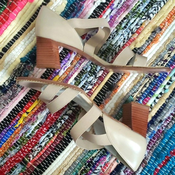 STUART WEITZMAN CREME ELASTIC STRAPPED SANDALS SZ 9AA - Picture 2 of 6